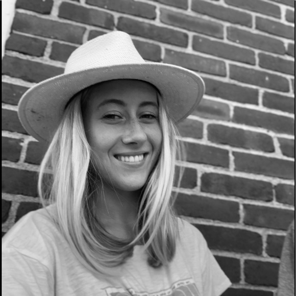 Meet your Posher, Isabella - Picture 1 of 1